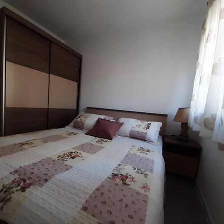 Apartment Lucky With Jacuzzi Trogir Quarto foto